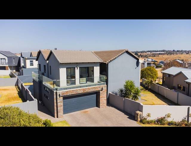 4 BEDROOM HOUSE FOR SALE IN COPPERLEAF ESTATE